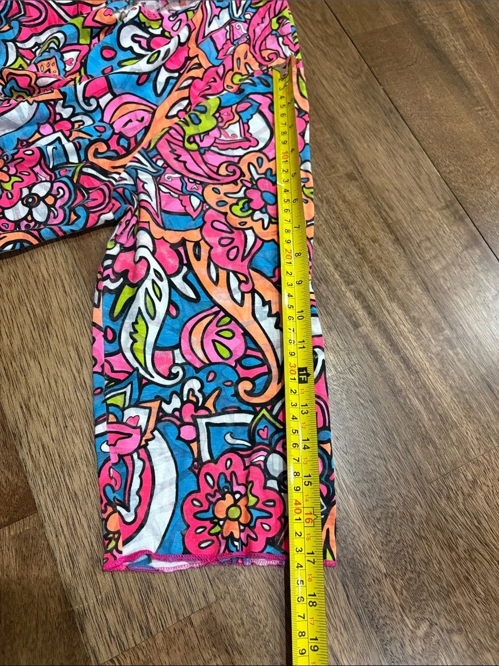 Lulu b v neck top. Large. Bright colors. Faux wrap 3/4 sleeves - Picture 6 of 9